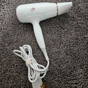 T3 hair dryer featherweight